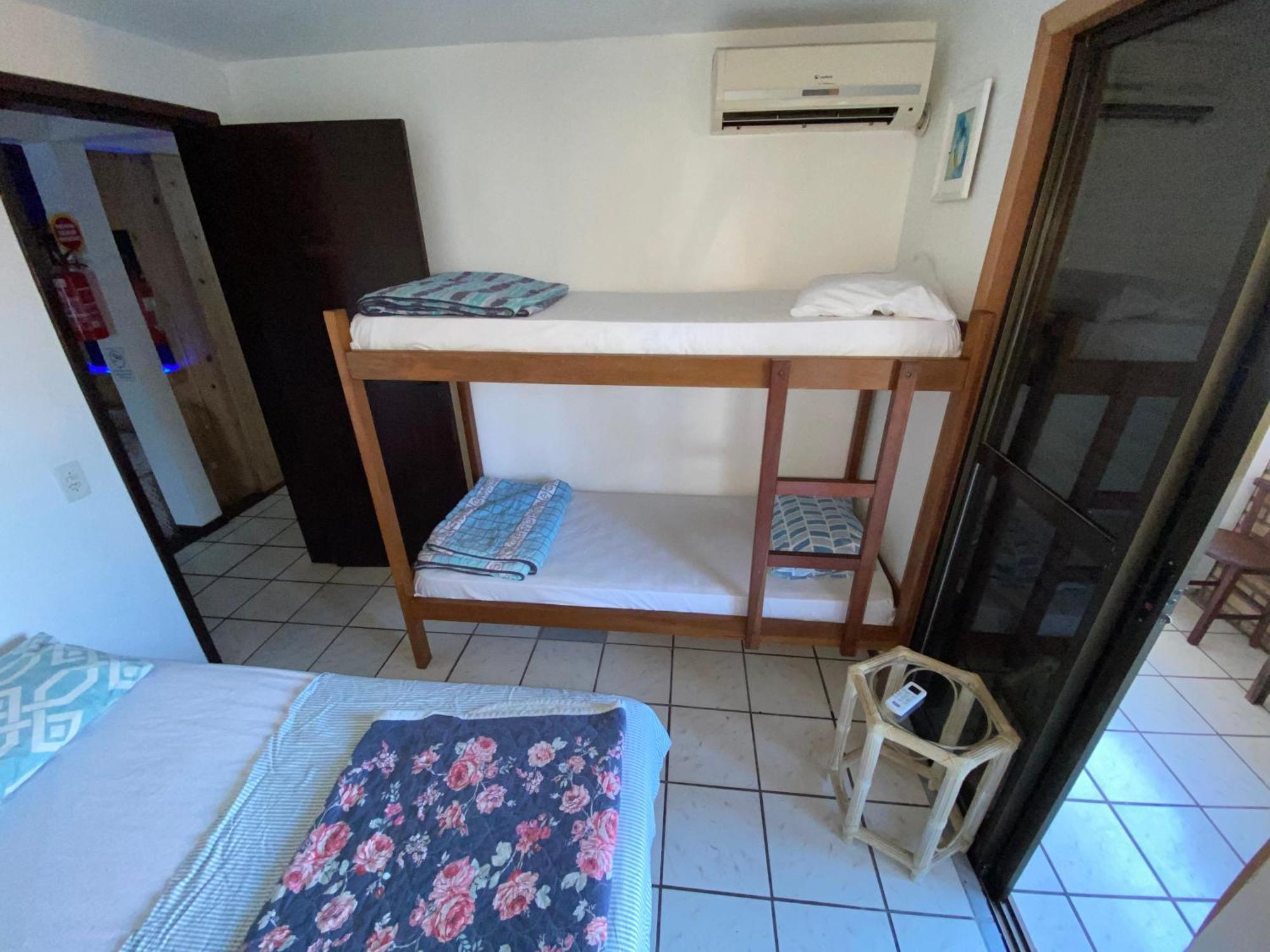Quatro Ilhas Beach Hostel 邦比尼亚斯 外观 照片