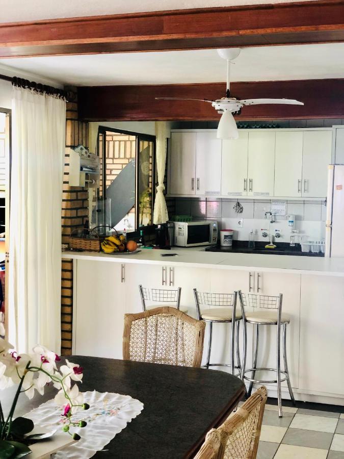 Quatro Ilhas Beach Hostel 邦比尼亚斯 外观 照片